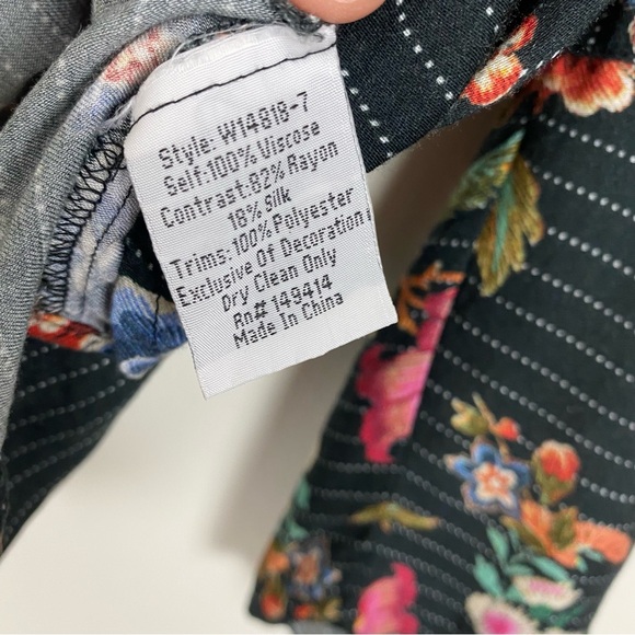Johnny Was 🌺 Worksh "Spanish Steps"  Floral Blouse M - Picture 9 of 12